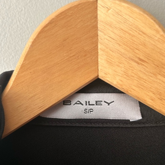 Bailey minimalist shirt - Picture 10 of 11